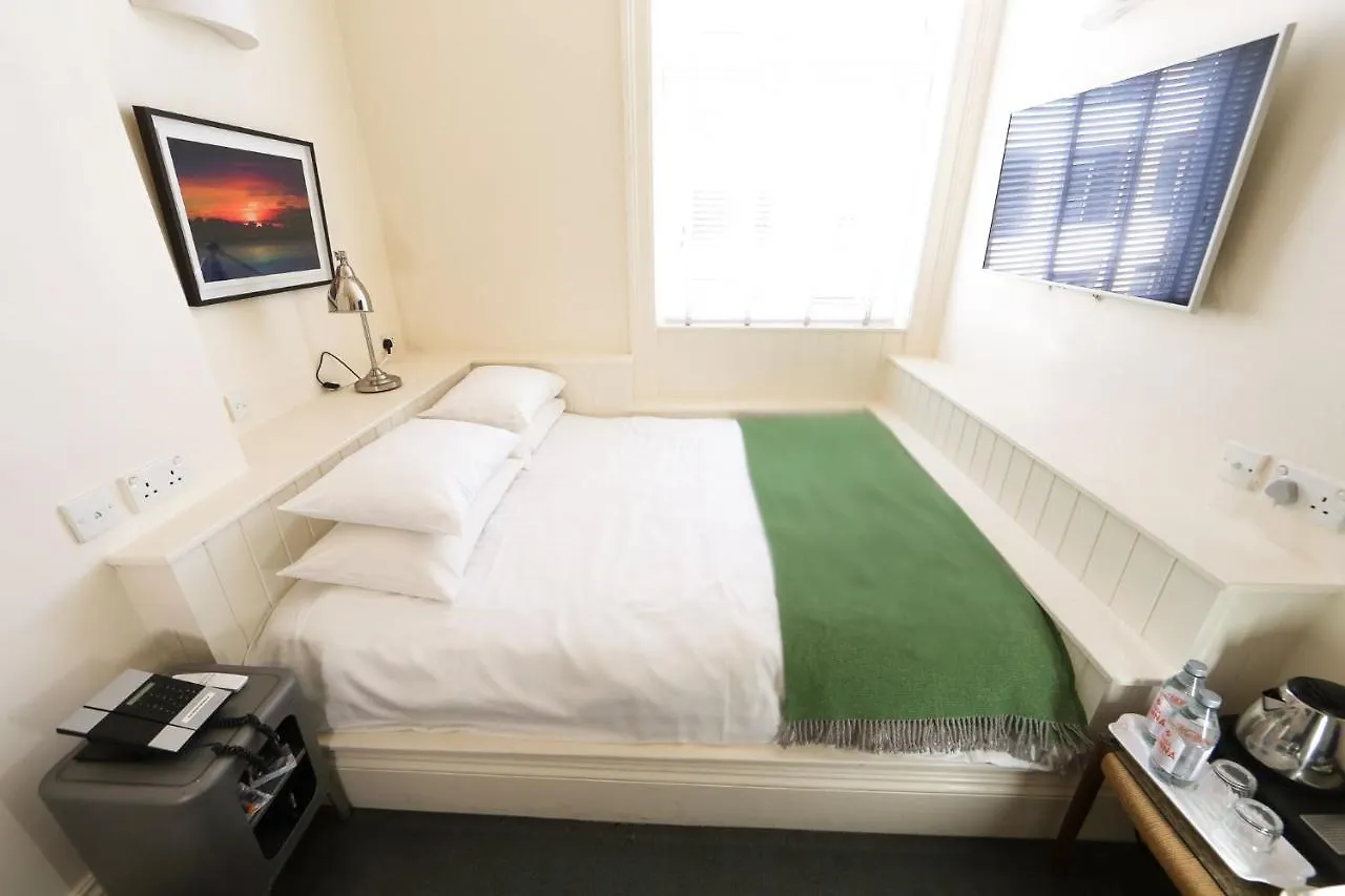 Kellys Hotel Dublin 3*,